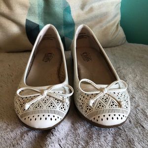 Cliffs by White Mountain Ballet Flats